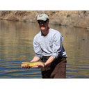 person-releasing-a-gila-trout-fish_w725_h559.jpg<>Človek je iz večjega števila celic kot riba